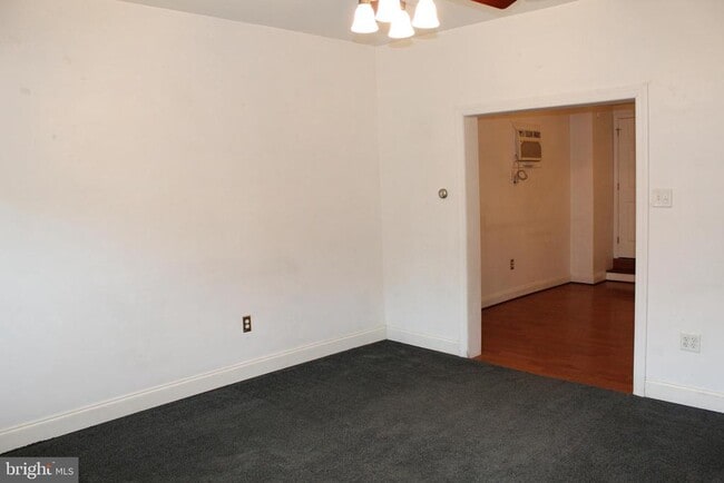 Building Photo - 618 E Philadelphia Ave