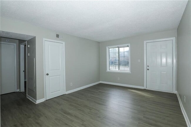 Building Photo - 2065 Alison Ct SW