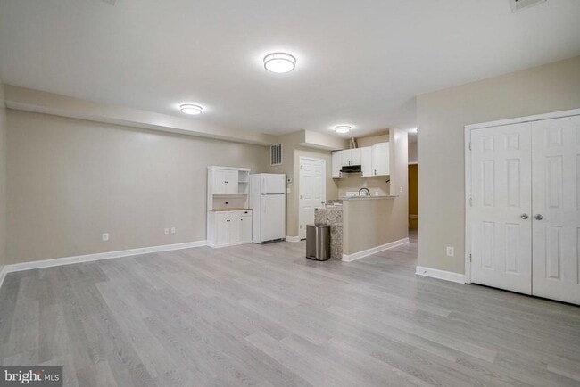 Building Photo - 2056 Shirlington Rd