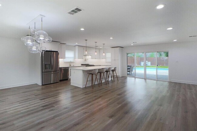 Foto del edificio - 5923 Portal Dr