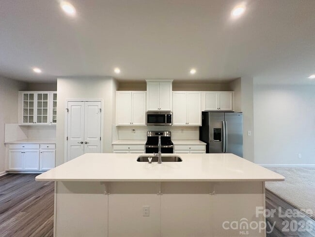 Foto del edificio - 3502 Timber Ml Dr