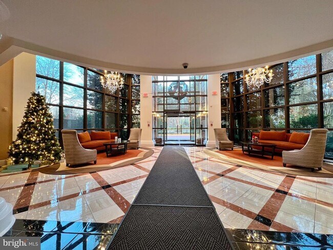 Foto del edificio - 10101 Grosvenor Pl