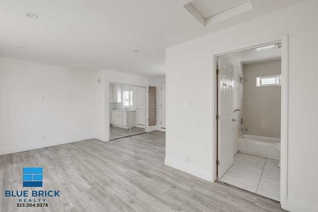 Building Photo - 14025 Victory Blvd