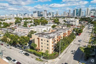 Building Photo - 677 SW 9th Ave
