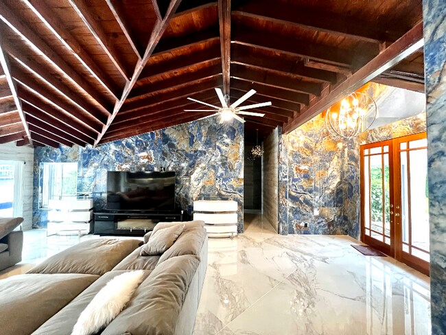Foto del edificio - 720 NE 28th Ave