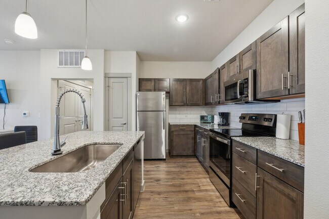 Foto del edificio - 2051 Mayfield Pkwy