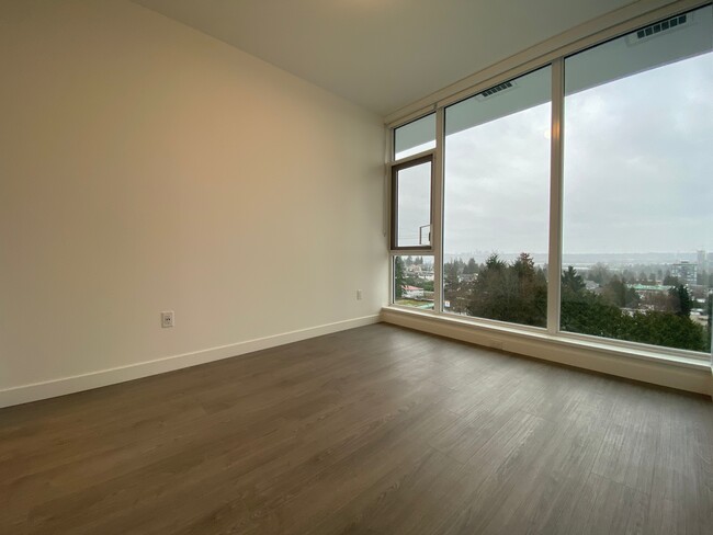 Building Photo - 555 Sydney Av