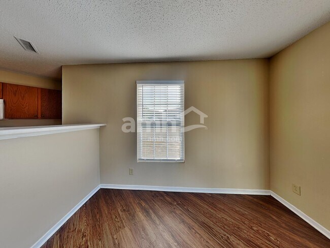 Foto del edificio - 3110 Brandenburg Dr