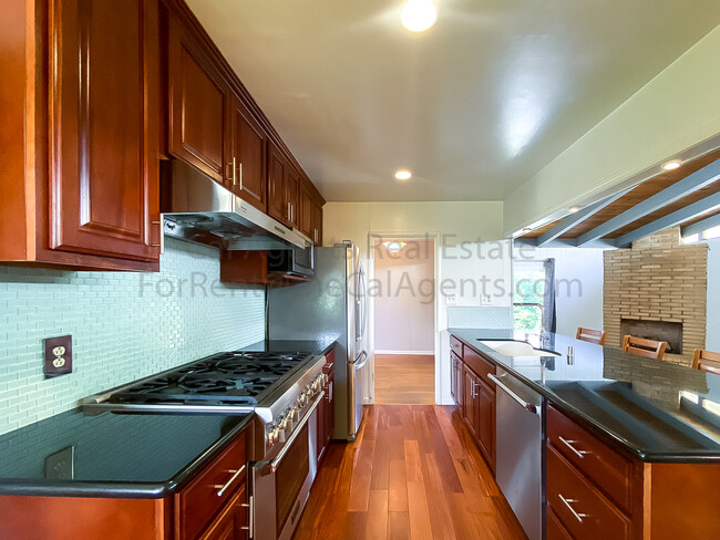 Building Photo - 1806 Magnolia Way