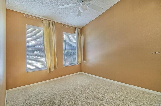 Foto del edificio - 747 Vallance Way NE