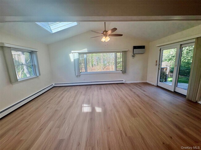 Foto del edificio - 54 Old Brook Rd