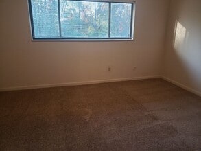 Building Photo - 229 Yelton Ct