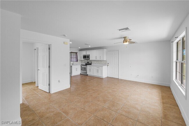 Building Photo - 803 Monroe Dr