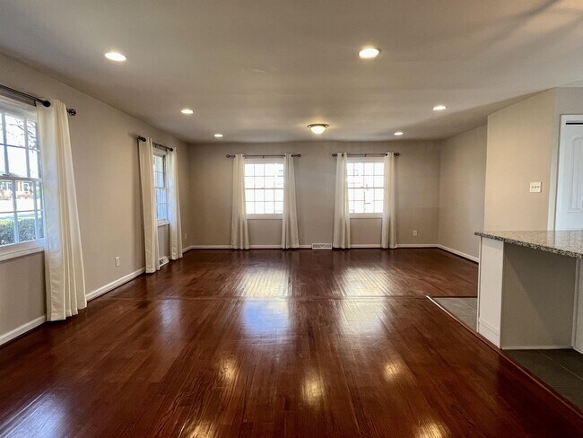 Foto del edificio - 3633 Densmore Dr
