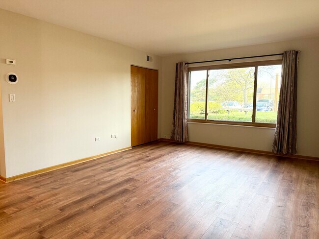 Foto del edificio - 6156 Knoll Way Dr