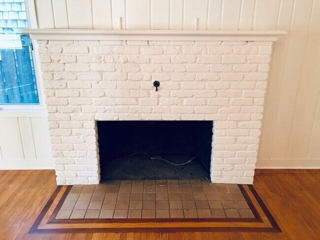 Building Photo - Cozy Gearhart Cottage