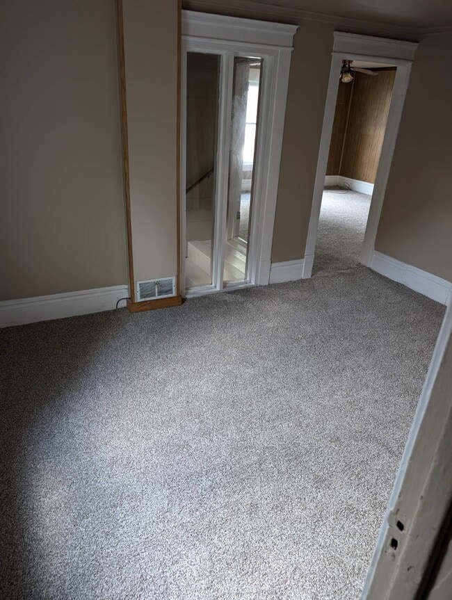 Building Photo - 717 Forest Ave