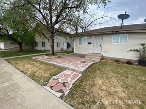 Building Photo - 881 Egbert St