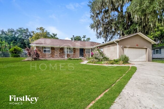 Building Photo - 3636 Mirror Lake Dr