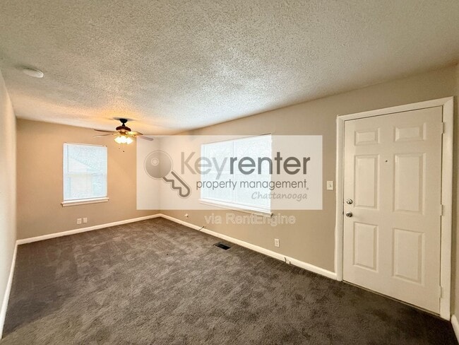 Building Photo - 305 Sunrise Ln