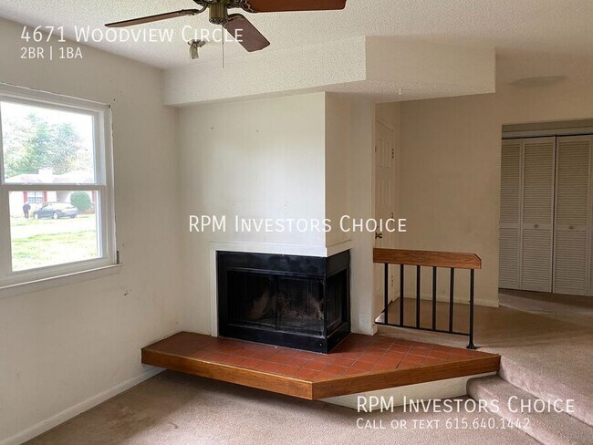 Foto del edificio - 4671 Woodview Cir