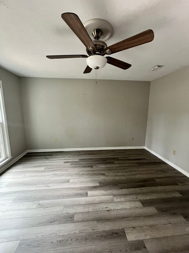Building Photo - 535 Mill Cove