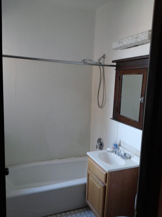 Bathroom - 3232 S Union Ave