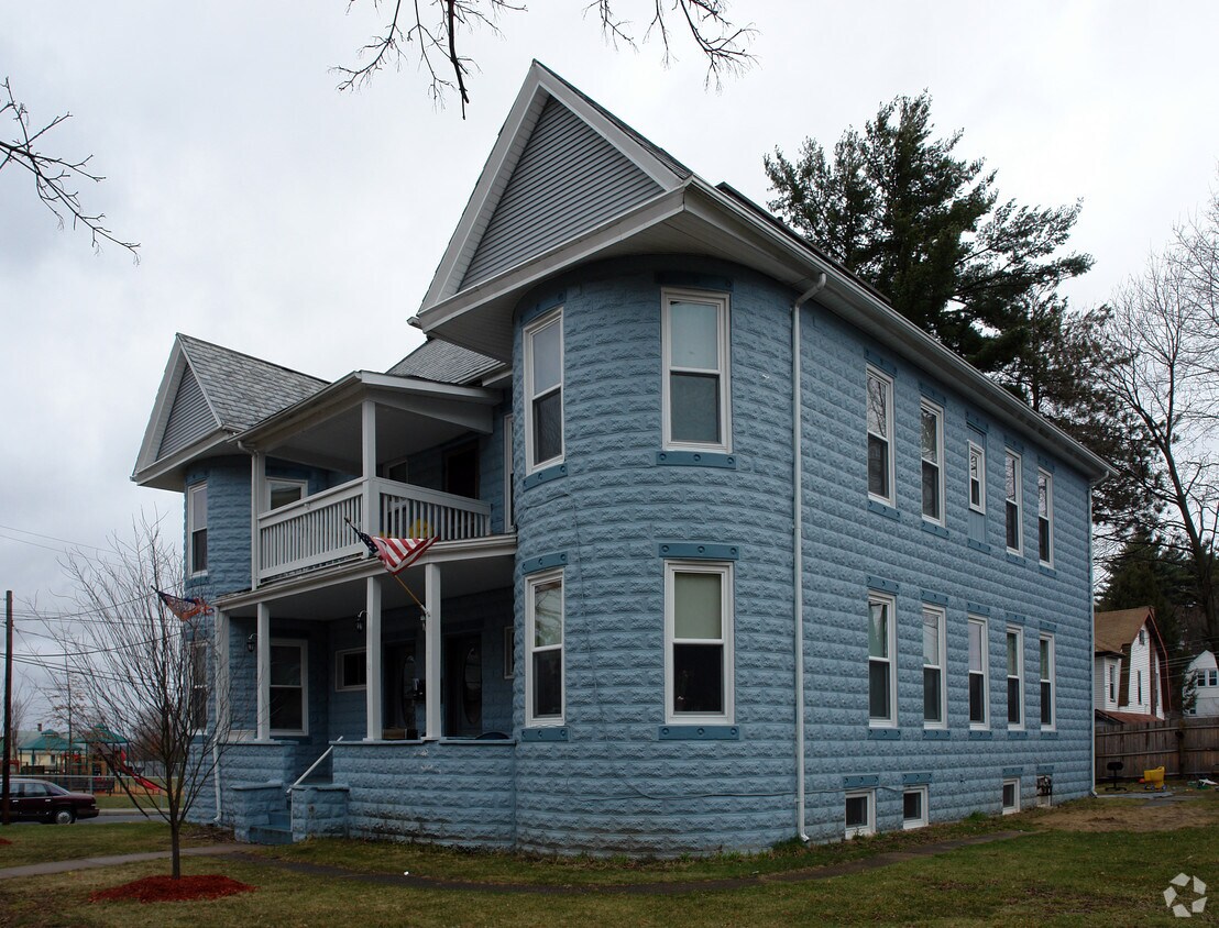 Building Photo - 320 Sargeant St
