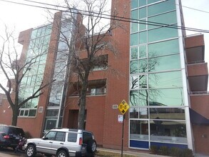 Building Photo - 1635 W Cortland St