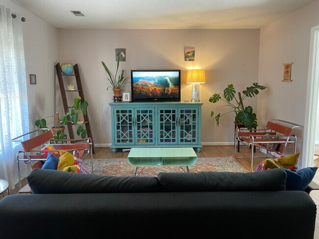 Foto del edificio - 3609 Pine Knoll Dr