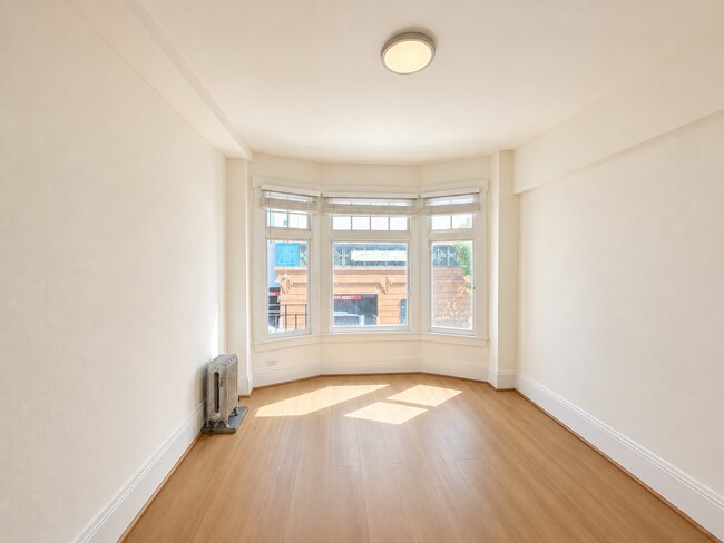 Foto del edificio - 937 O'Farrell St