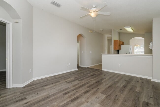 Building Photo - 8350 Crescent Moon Dr