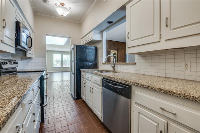 Foto del edificio - 7434 Wellcrest Dr
