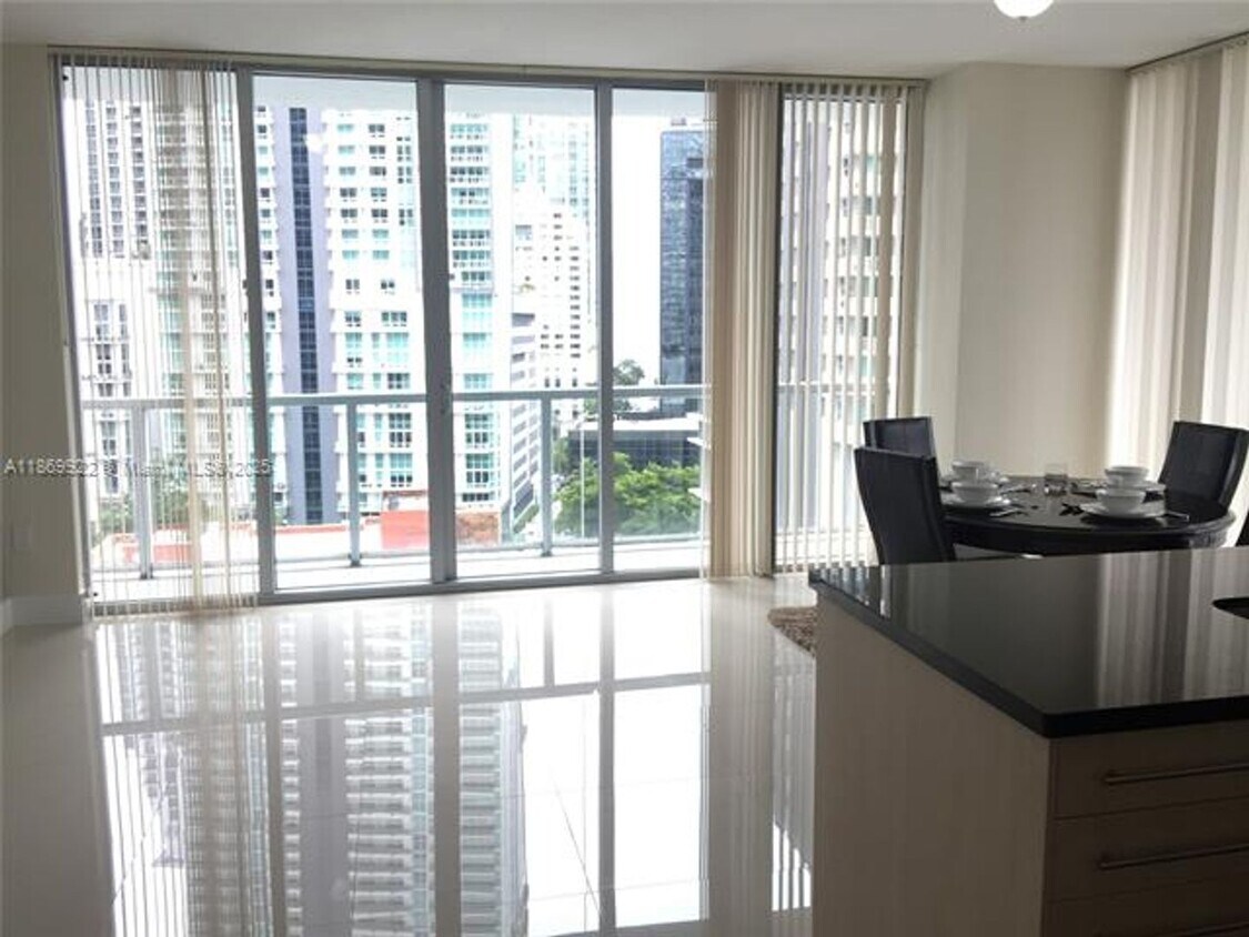 Foto principal - 79 SW 12th St unit 1406-S (A11869922)
