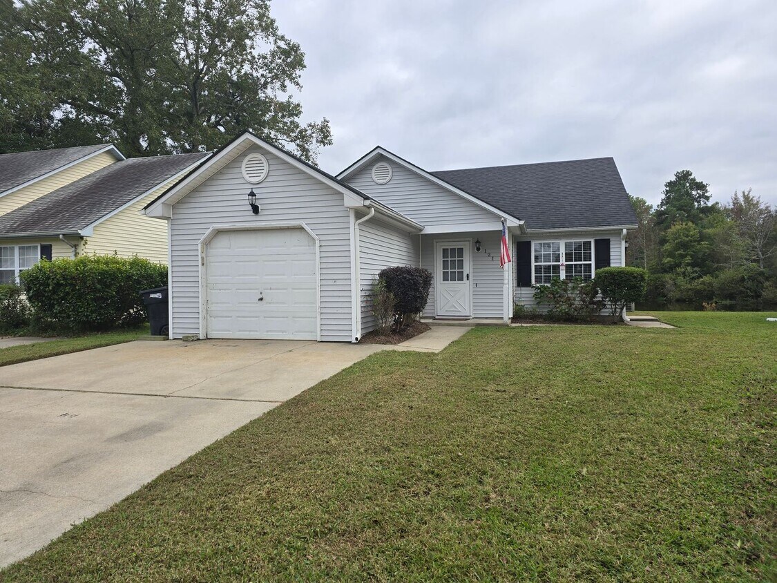 Primary Photo - Waterfront, 3Bed, 2Bath, Minutes From 17 N