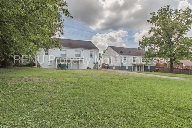 Building Photo - 1011 Broadmoor Dr