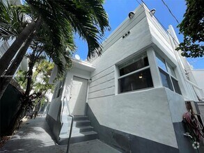 Building Photo - 726 8th St