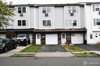 Building Photo - 31 Larch St