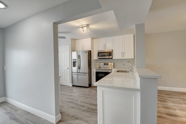 Foto del edificio - 6650 S Oriole Boulevard #406