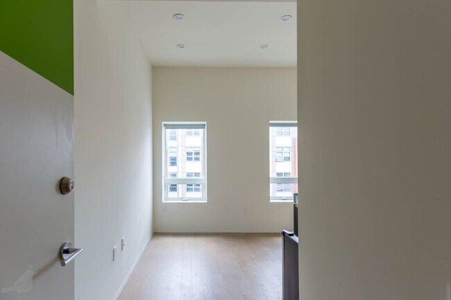 Building Photo - 2424 17th St NW