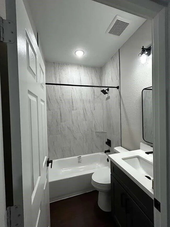 Foto del edificio - 704 Avenue I