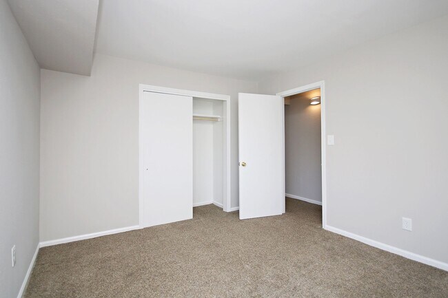 Foto del edificio - Four Seasons Condo Near Rt 29 Shopping & D...