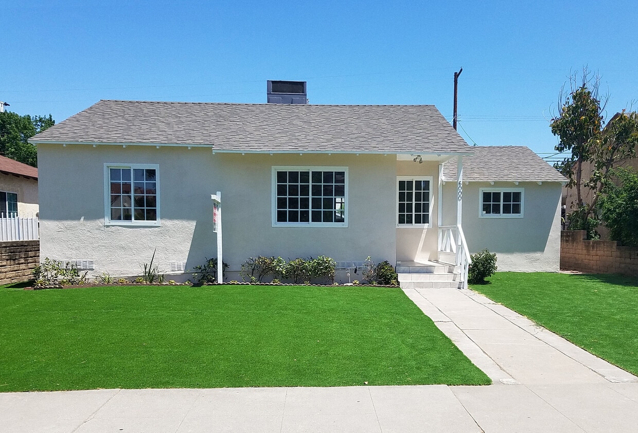 Primary Photo - 6000 Lindley Ave