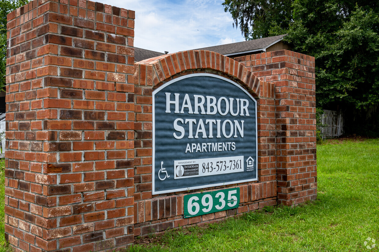 Building Photo - Harbour Station