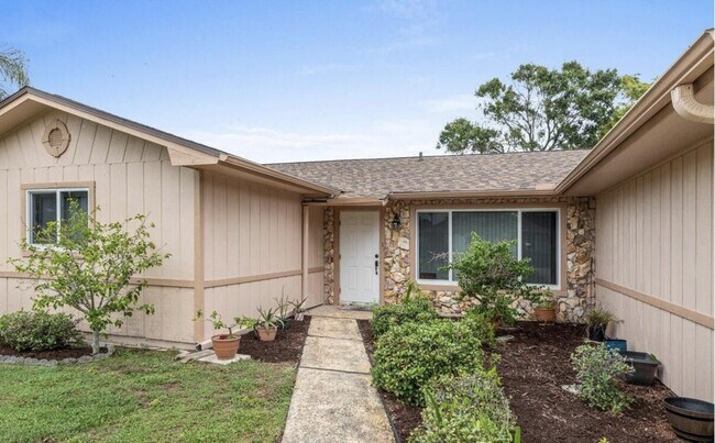 Building Photo - 357 NW Hogan St