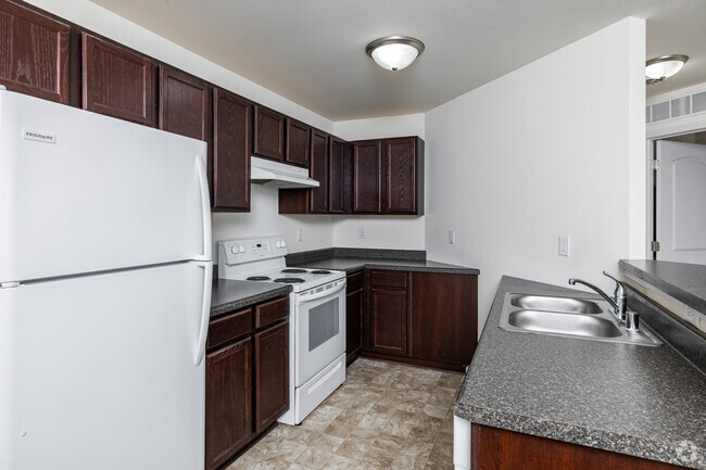 1BR, 1BA - 650SF - Kitchen - Layton 1900 Apartments