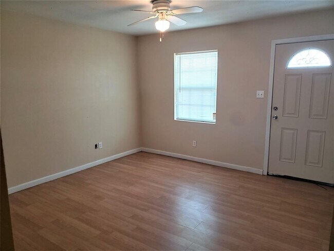 Foto del edificio - 7302 Stewart Rd