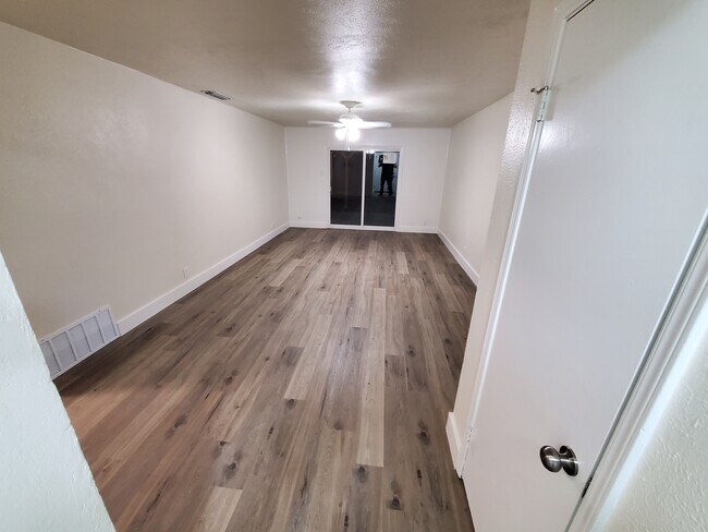 living room - 1010 Tahoe Dr