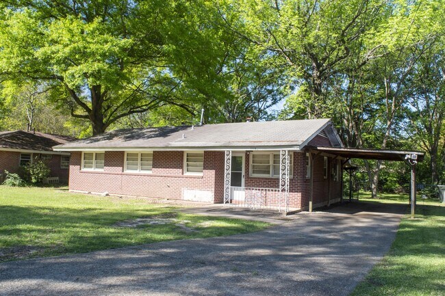 Building Photo - 1118 Lombard Dr