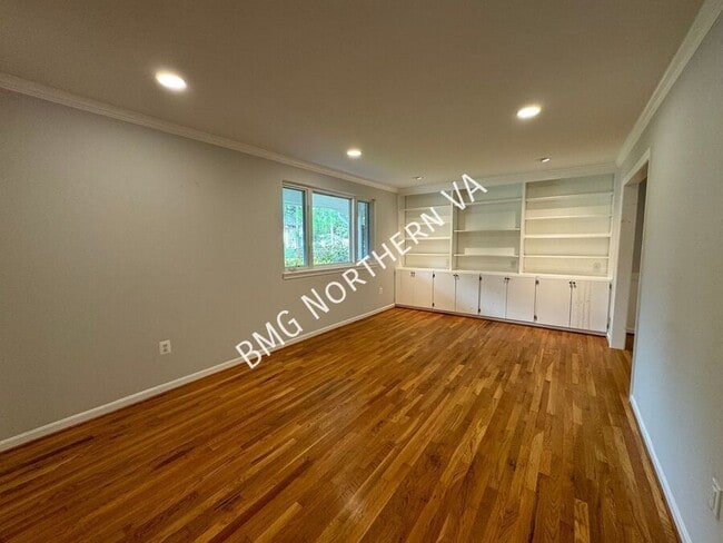 Foto del edificio - 5406 Gainsborough Dr